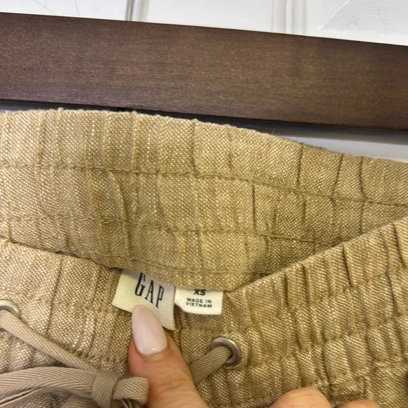 NWOT Tan Relaxed Shorts with Elastic Waist - Picture 3 of 6